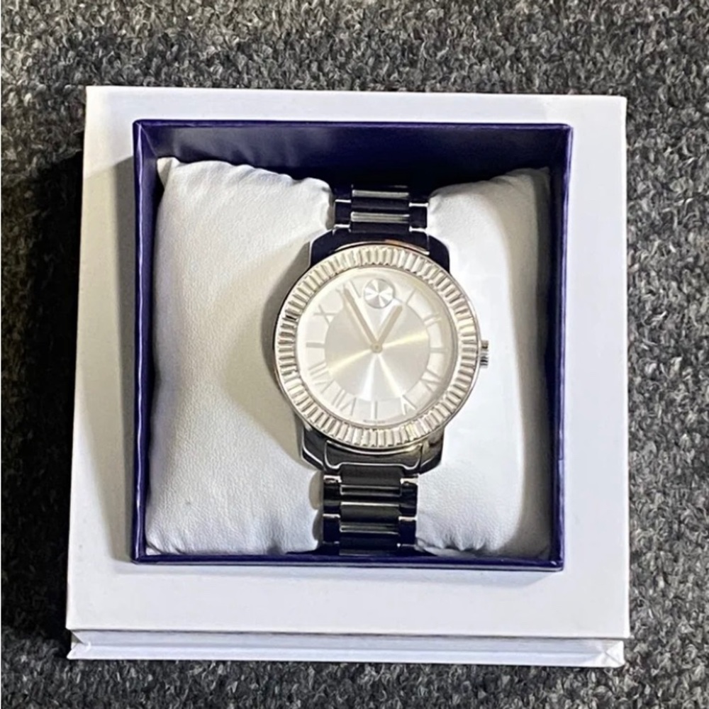 womens movado bold 13012878. Stainless steel, water resistant. Crystal accents.